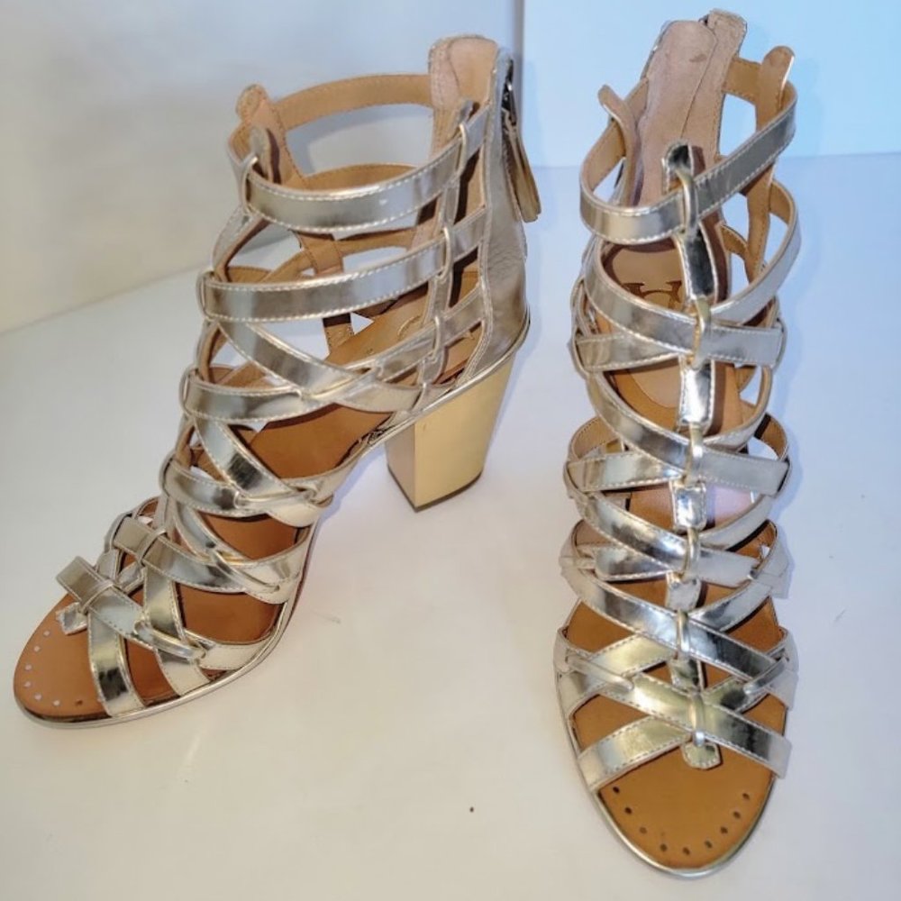 Vince Camuto Sz 8.5 Silver leather gladiator heel, EXCELLENT CONDITION!